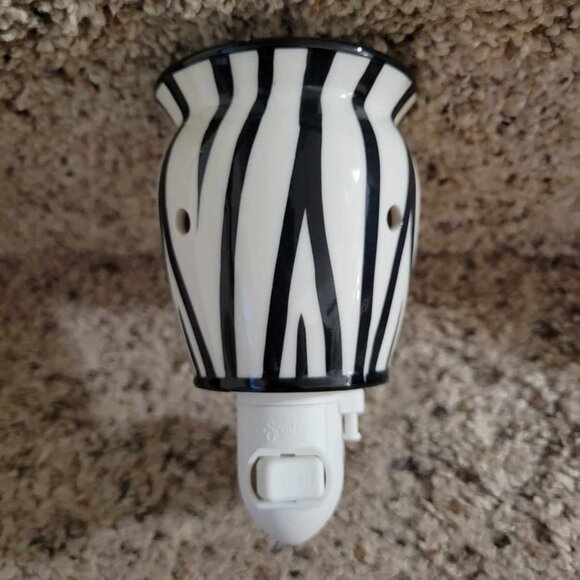 Scentsy Zebra Warmer - Picture 1 of 4